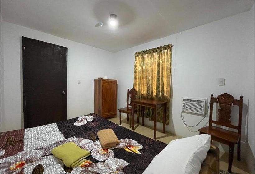 Отель Oyo 796 Southpoint Hostel And Restobar