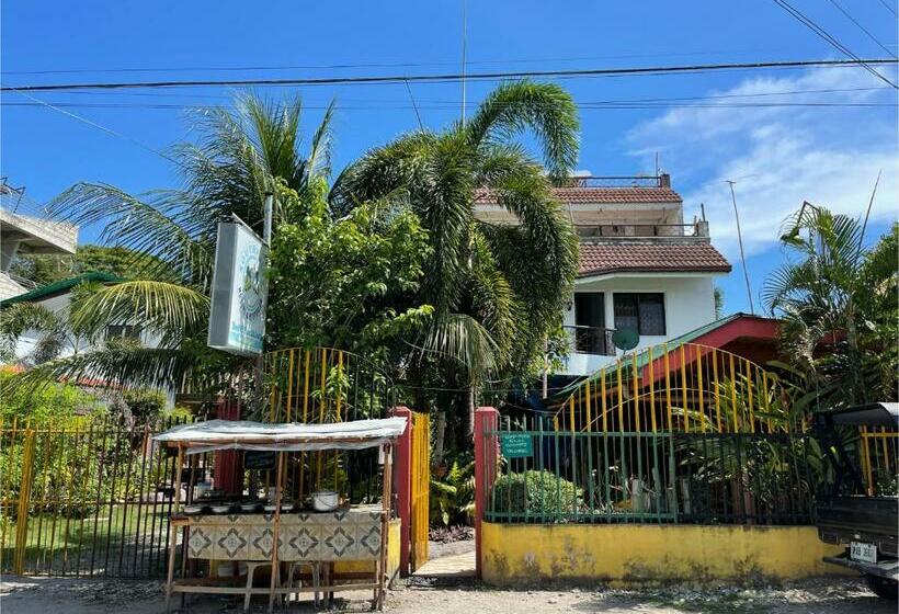 Отель Oyo 796 Southpoint Hostel And Restobar