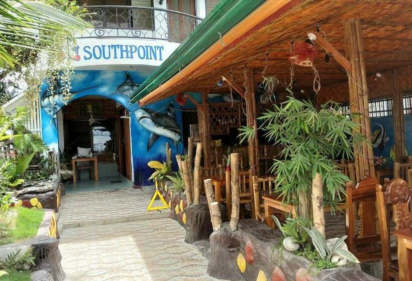 Отель Oyo 796 Southpoint Hostel And Restobar