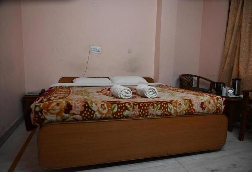 צימר Atul Regency Narkanda