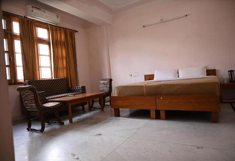 צימר Atul Regency Narkanda