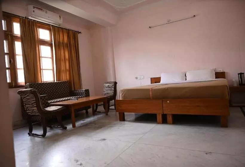 Aamiaismajoitus (B&B) Atul Regency Narkanda