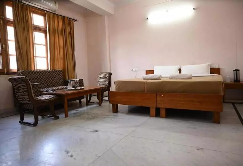 Aamiaismajoitus (B&B) Atul Regency Narkanda