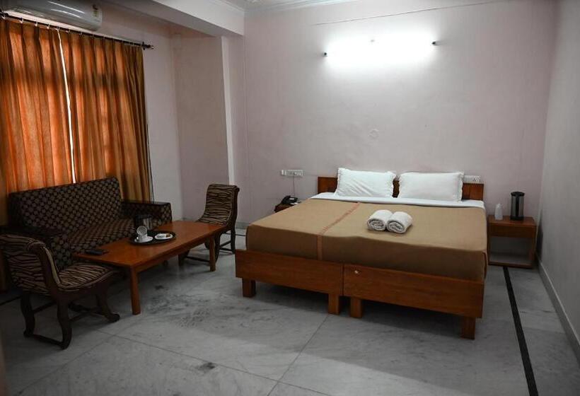 צימר Atul Regency Narkanda