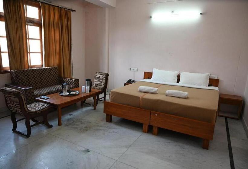 צימר Atul Regency Narkanda