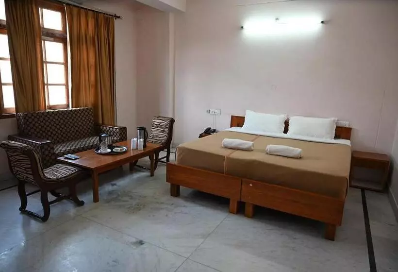 Aamiaismajoitus (B&B) Atul Regency Narkanda