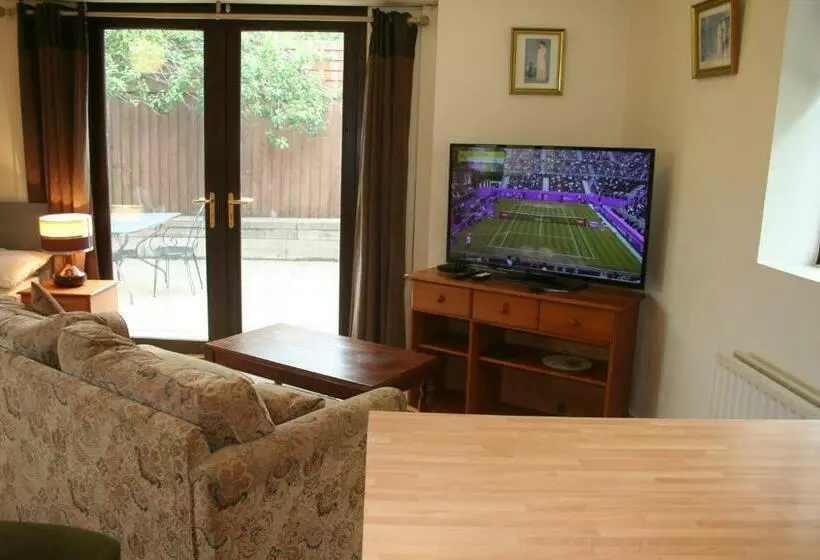 هتل Coynant Farm Guesthouse Farm Park Stay