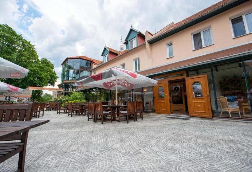 בית מלון כפרי Rustikal