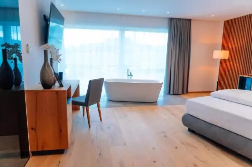 Patrix Hotel, Restaurant, Bar