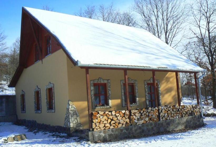 ペンション Vã¡rvã¶lgy Szã¡llã¡shely