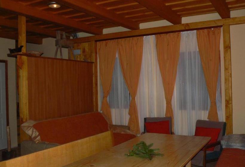 ペンション Vã¡rvã¶lgy Szã¡llã¡shely