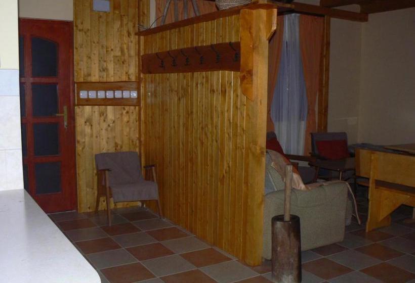 ペンション Vã¡rvã¶lgy Szã¡llã¡shely