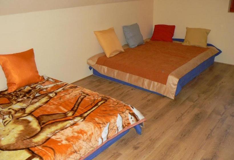 ペンション Vã¡rvã¶lgy Szã¡llã¡shely