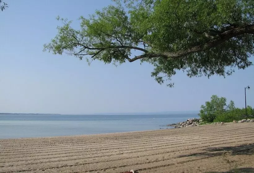 Balm Beach Resort & Motel