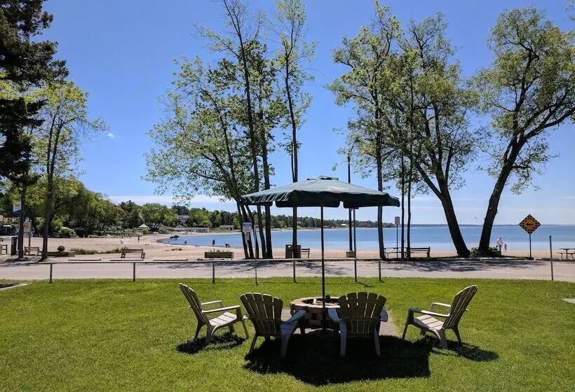 Balm Beach Resort & Motel