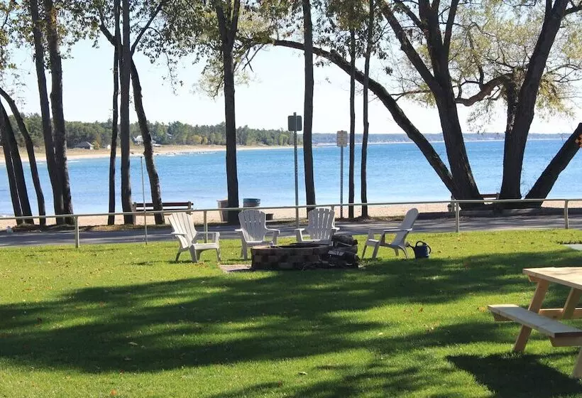 Balm Beach Resort & Motel