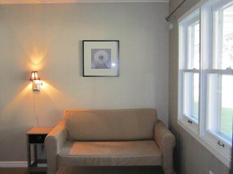 Balm Beach Resort & Motel