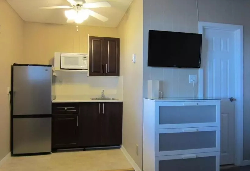 Balm Beach Resort & Motel