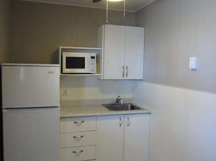 Balm Beach Resort & Motel