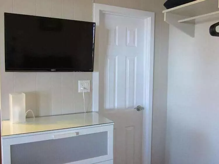 Balm Beach Resort & Motel