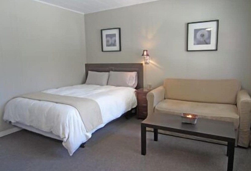 Balm Beach Resort & Motel