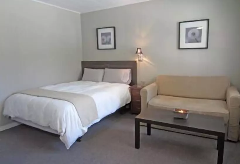 Balm Beach Resort & Motel