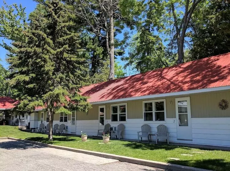 Balm Beach Resort & Motel