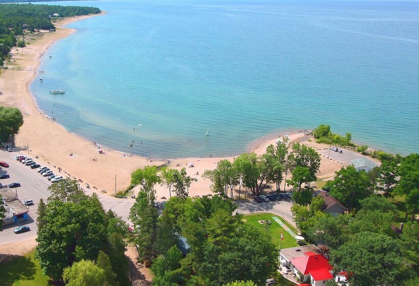 Balm Beach Resort & Motel