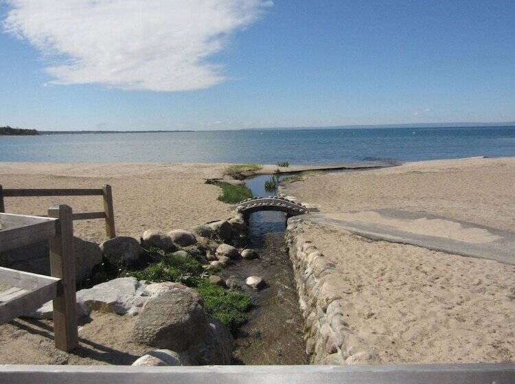 Balm Beach Resort & Motel