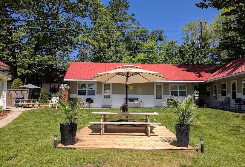 Balm Beach Resort & Motel