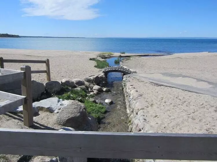 Balm Beach Resort & Motel