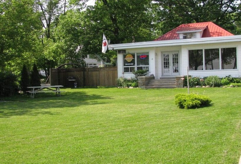 Balm Beach Resort & Motel