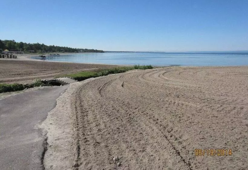 Balm Beach Resort & Motel