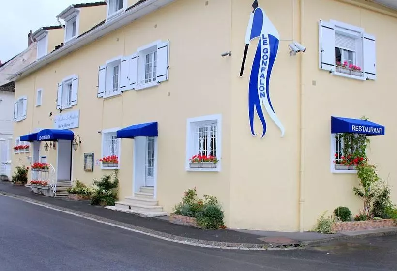 Hotelli Logis   Hôtel & Restaurant Le Gonfalon