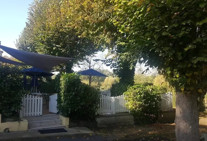 Hotelli Logis   Hôtel & Restaurant Le Gonfalon