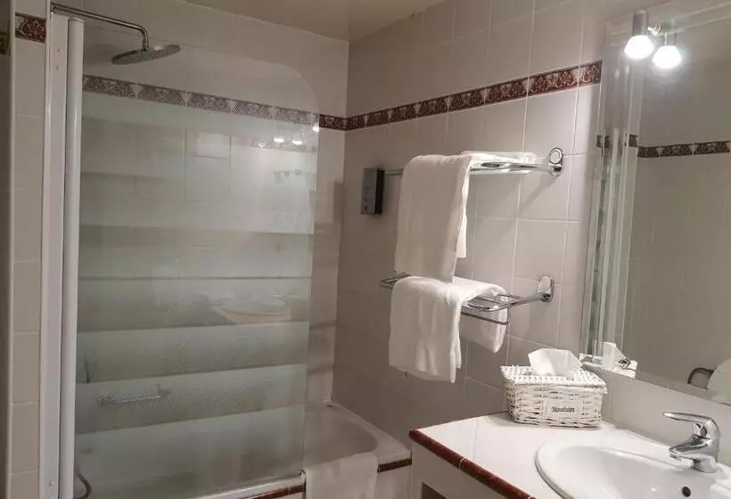 Hotelli Logis   Hôtel & Restaurant Le Gonfalon