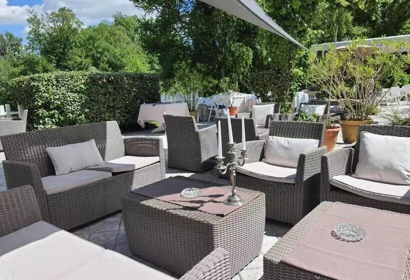 Hotelli Logis   Hôtel & Restaurant Le Gonfalon