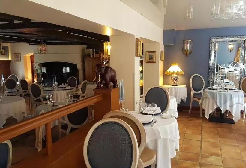 Hotelli Logis   Hôtel & Restaurant Le Gonfalon