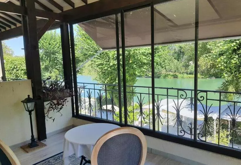 Hotelli Logis   Hôtel & Restaurant Le Gonfalon