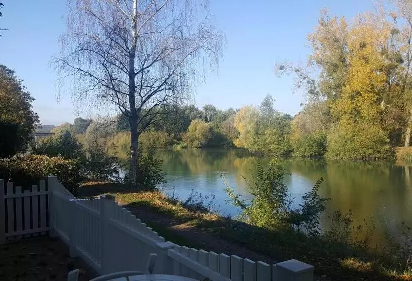 Hotelli Logis   Hôtel & Restaurant Le Gonfalon