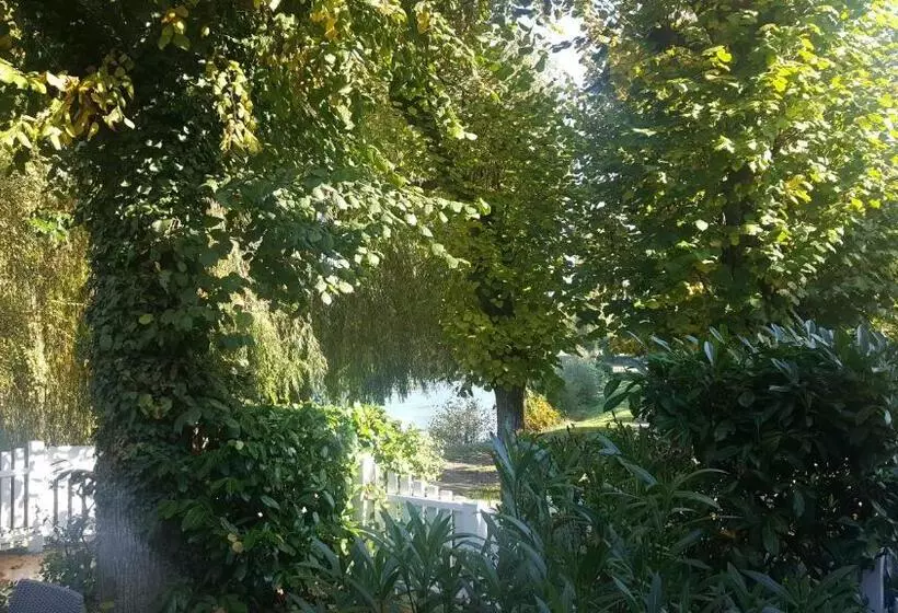 Hotelli Logis   Hôtel & Restaurant Le Gonfalon