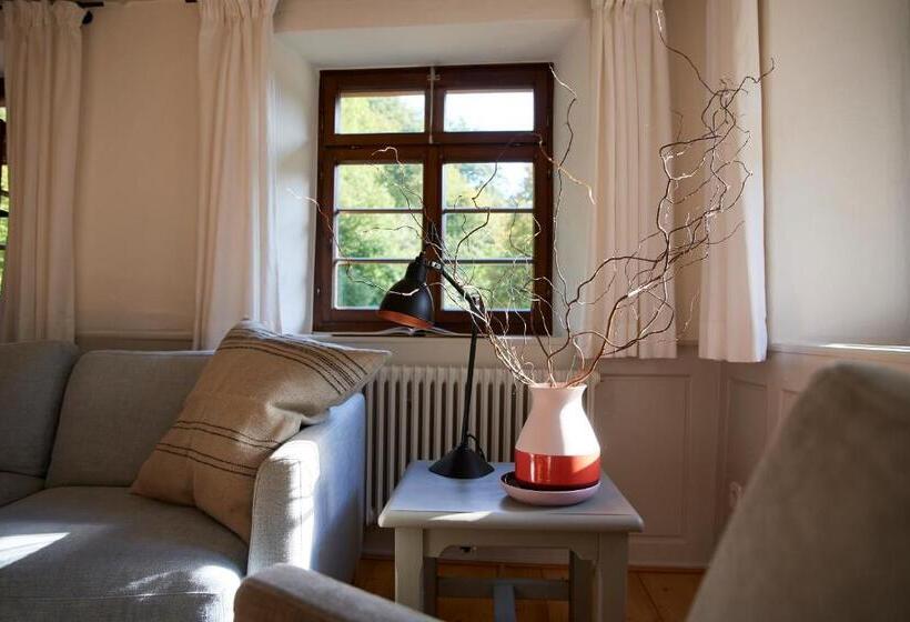 בית מלון כפרי & Restaurant Linde