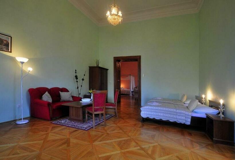 בית מלון כפרי Zamek Cerveny Hradek