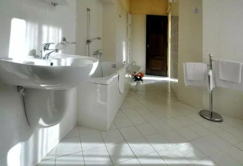 Hotelli Zamek Cerveny Hradek