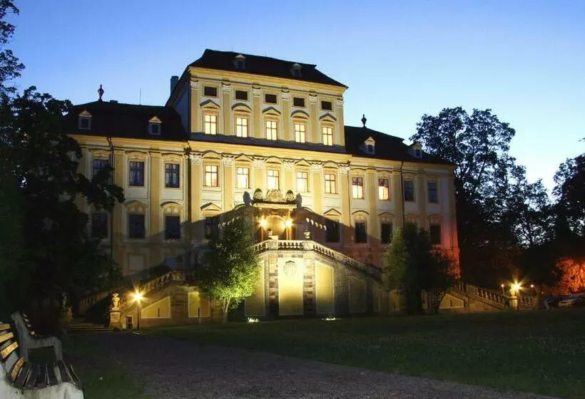 Hotelli Zamek Cerveny Hradek