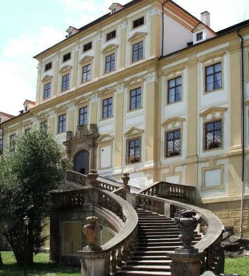 Hotelli Zamek Cerveny Hradek