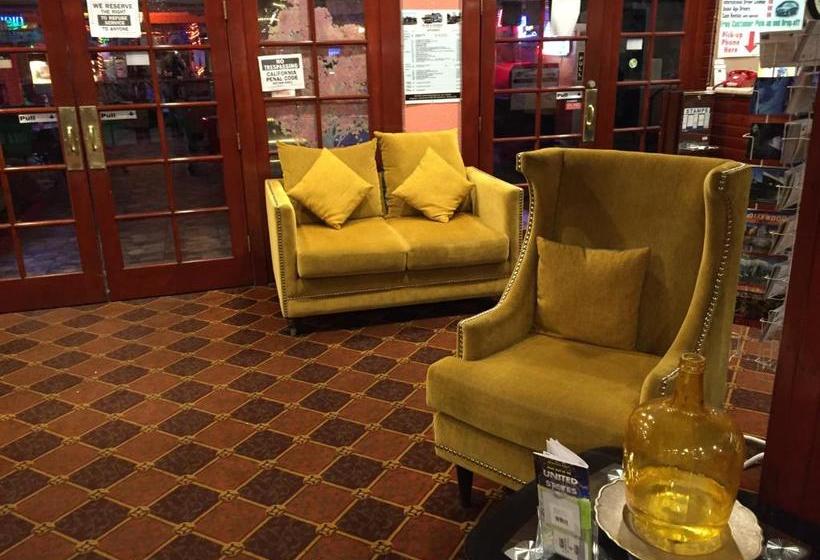 فندق على الطريق Tradewinds Airport