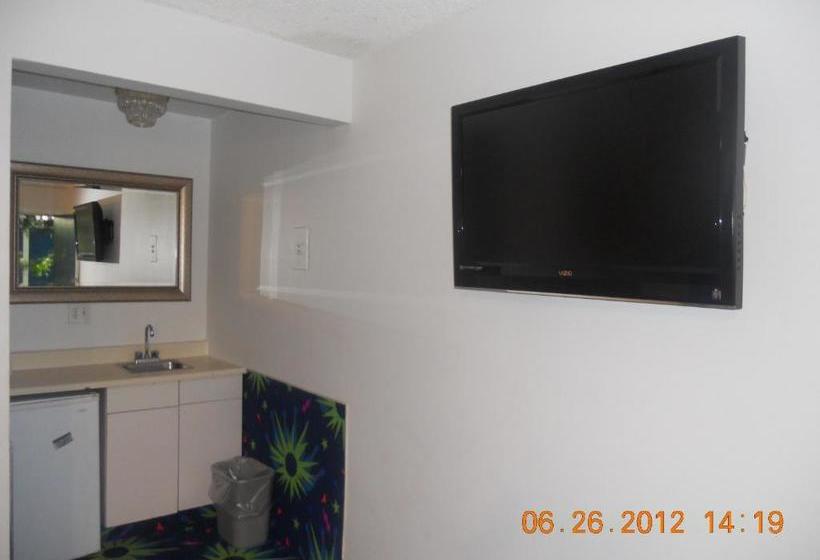 فندق على الطريق Tradewinds Airport