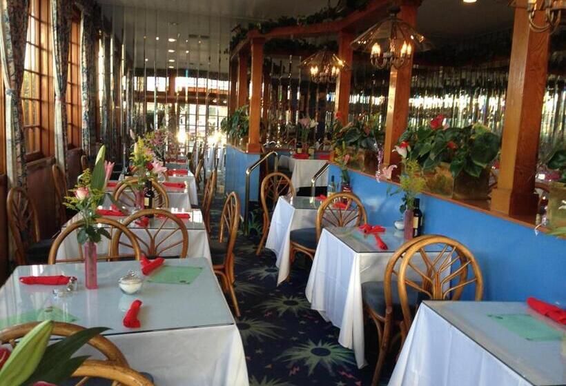 فندق على الطريق Tradewinds Airport