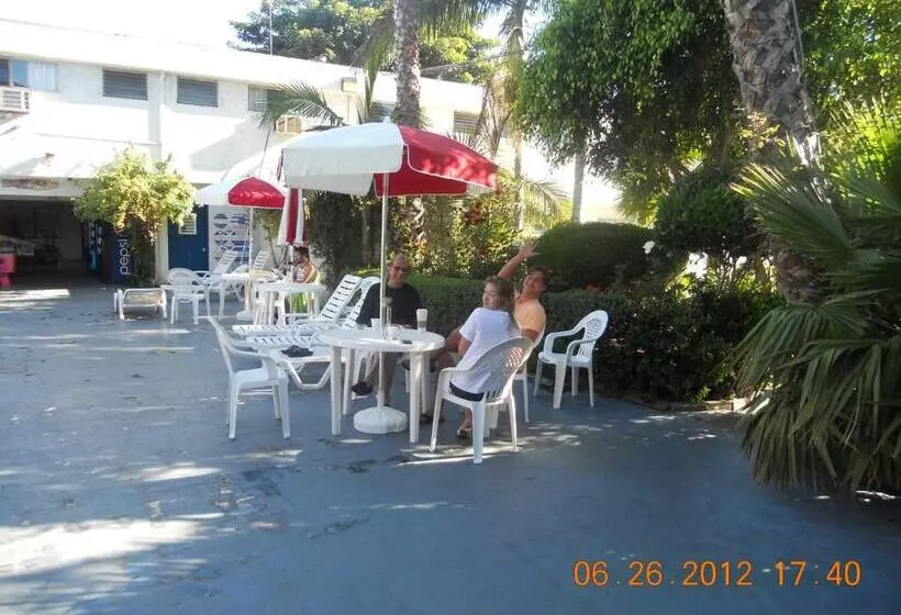 Motelli Tradewinds Airport